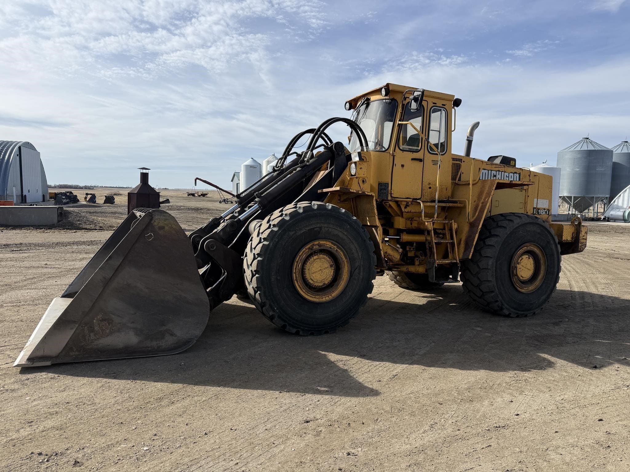 Michigan L160 Equipment Image0