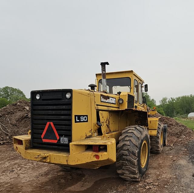 Image of Michigan L90 equipment image 3