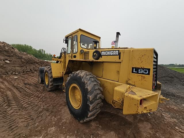 Image of Michigan L90 equipment image 1
