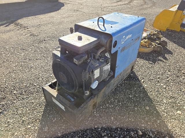 Image of Miller Bobcat 225G equipment image 3