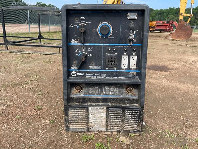 Image of Miller Bobcat 225G equipment image 4