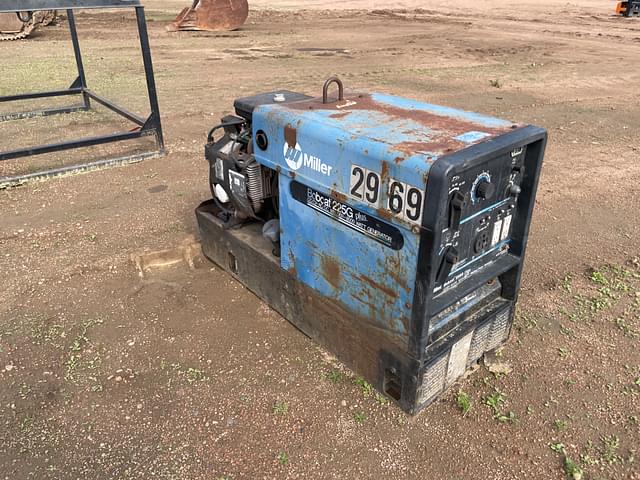 Image of Miller Bobcat 225G equipment image 3