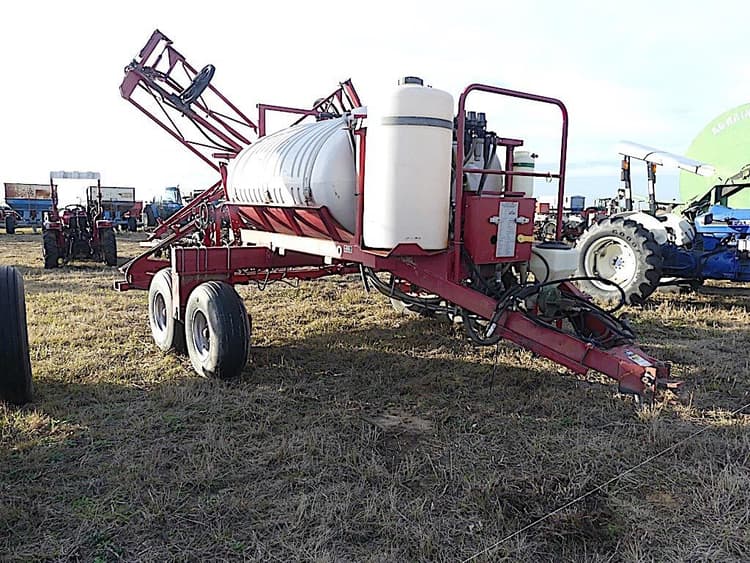 Miller Pro 1000 Chemical Applicators Sprayers Pull Type for Sale