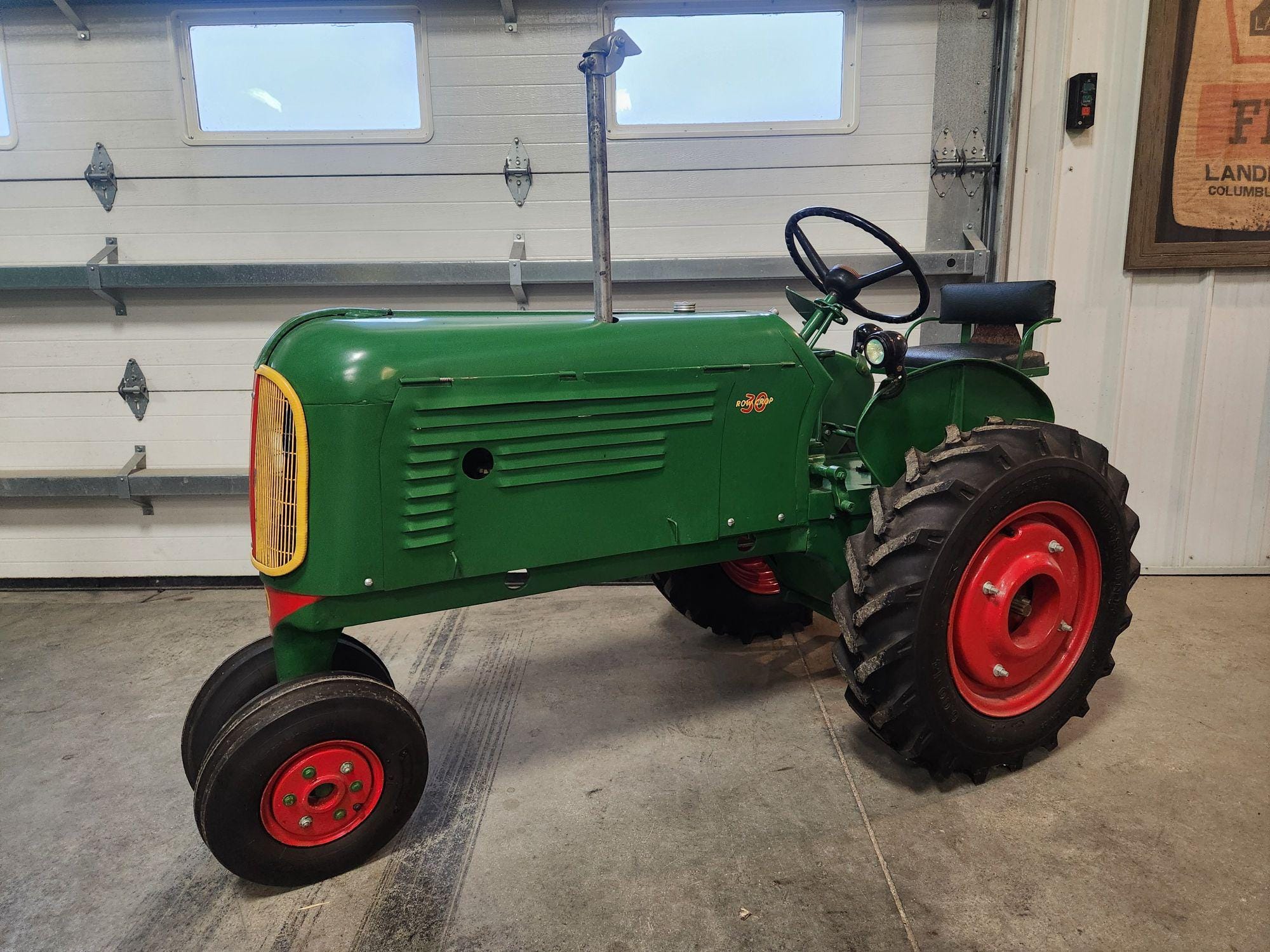 Main image Oliver Row Crop 30