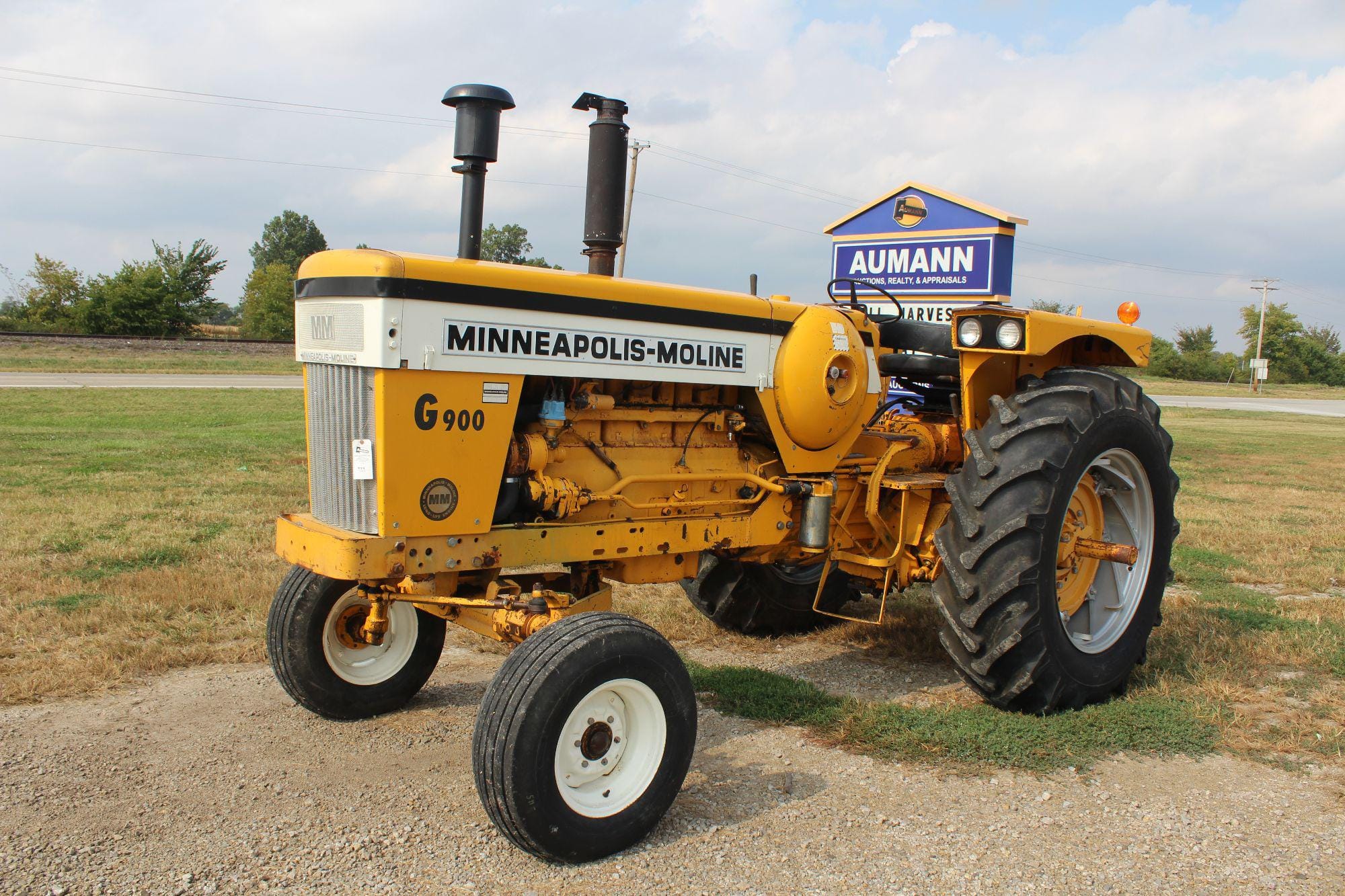 Main image Minneapolis-Moline G900