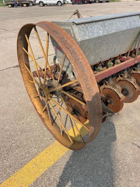 Image of Minneapolis-Moline Undetermined equipment image 4
