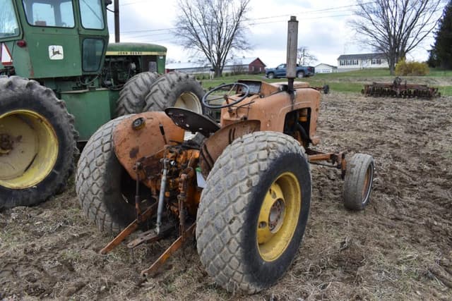 Image of Minneapolis-Moline 335 equipment image 3