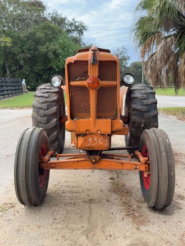Image of Minneapolis-Moline 335 equipment image 2