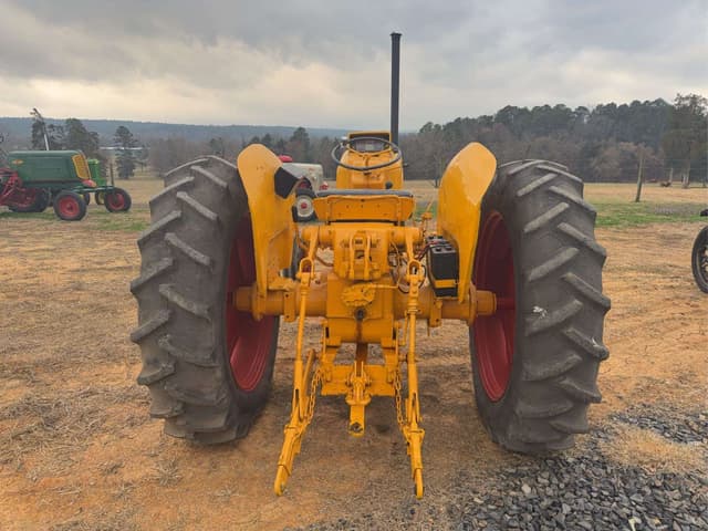 Image of Minneapolis-Moline 445 equipment image 3