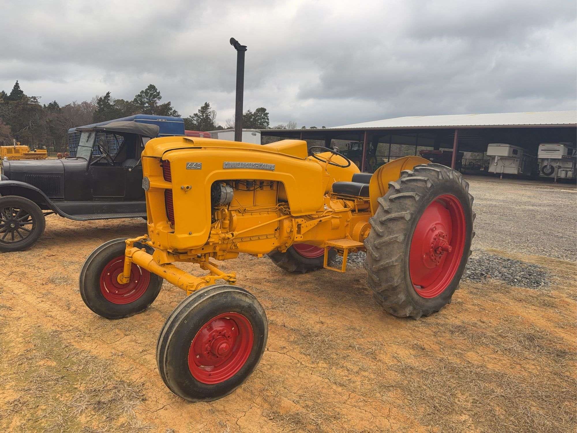Minneapolis-Moline 445 Equipment Image0