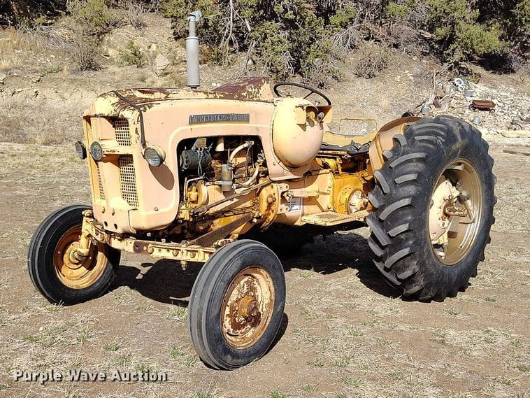 Minneapolis-Moline 445 Equipment Image0