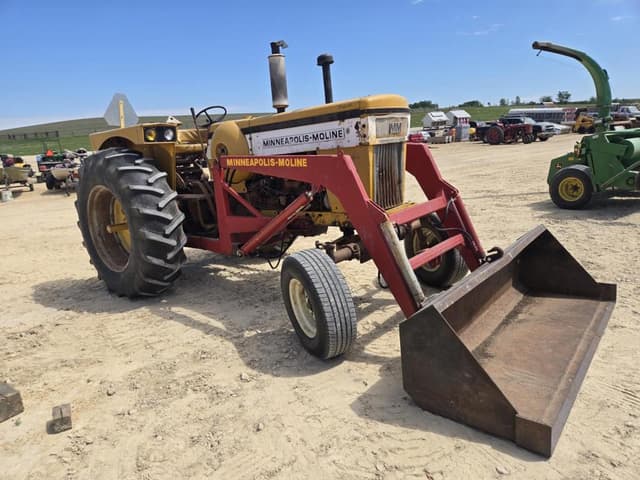 Image of Minneapolis-Moline M670 equipment image 2
