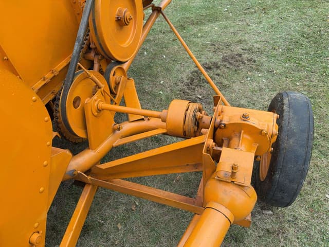 Image of Minneapolis-Moline 760 equipment image 4