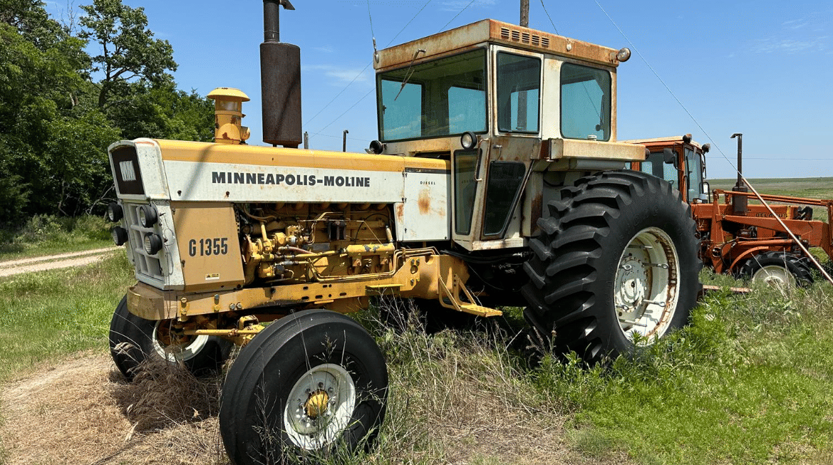 Main image Minneapolis-Moline G1355