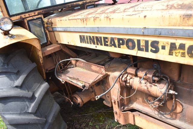 Image of Minneapolis-Moline G705 equipment image 4