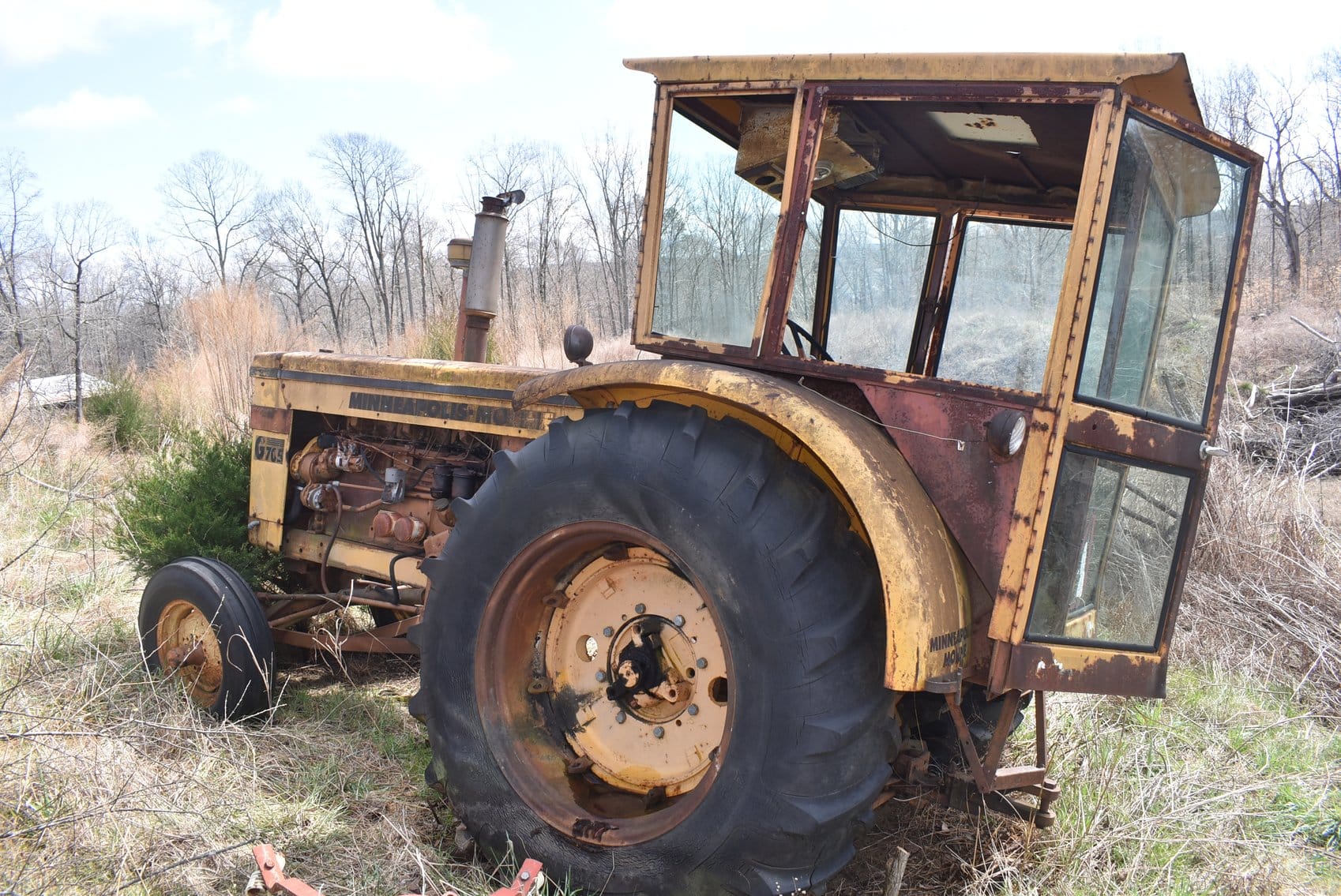 Minneapolis-Moline G705 Equipment Image0