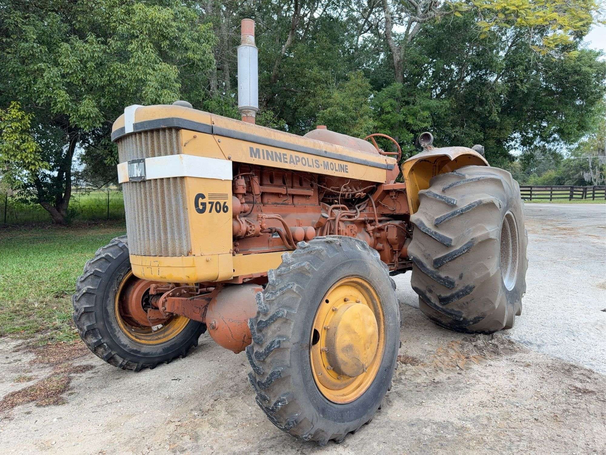 Minneapolis-Moline G706 Equipment Image0