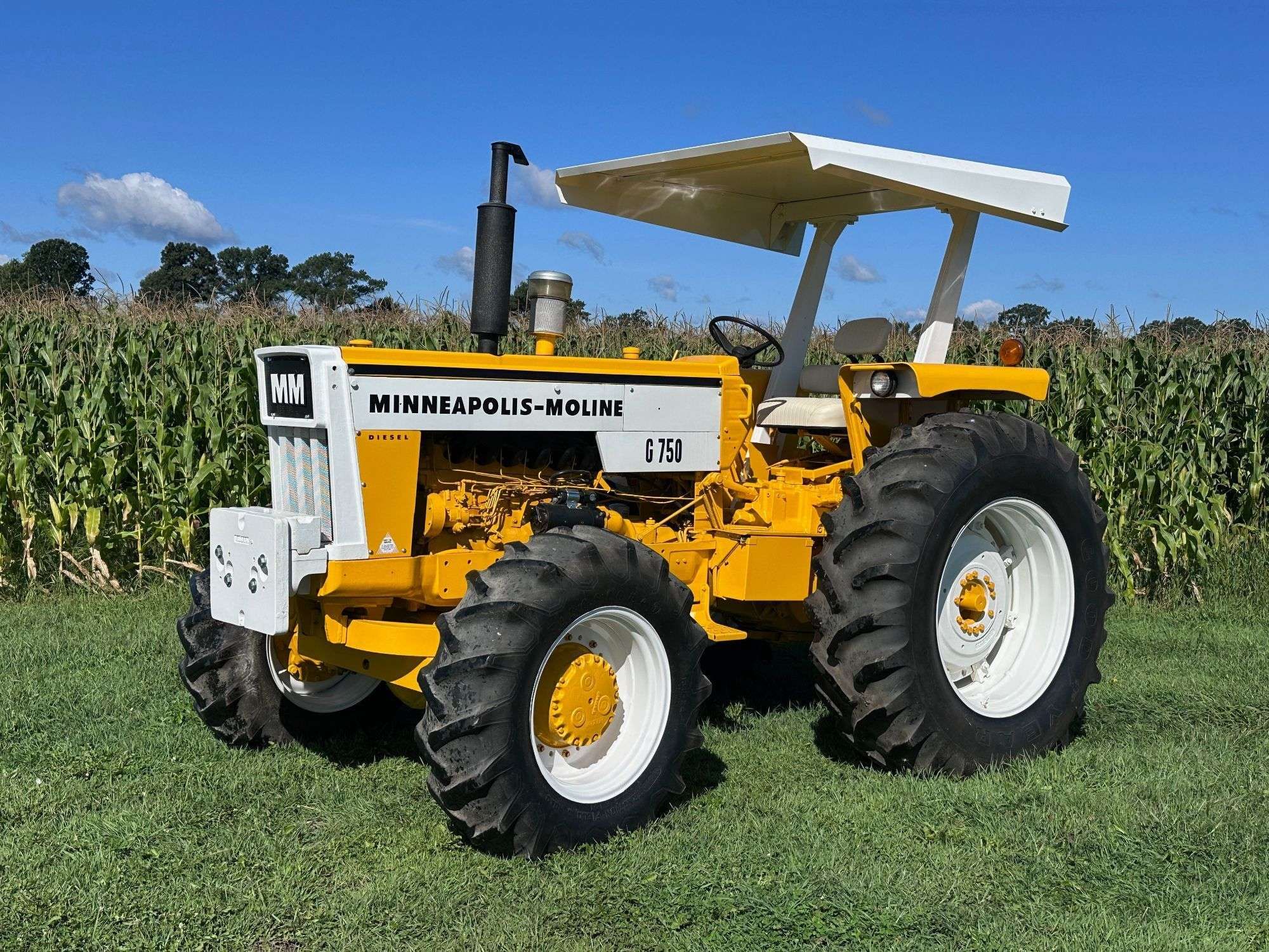 Minneapolis-Moline G750 Equipment Image0