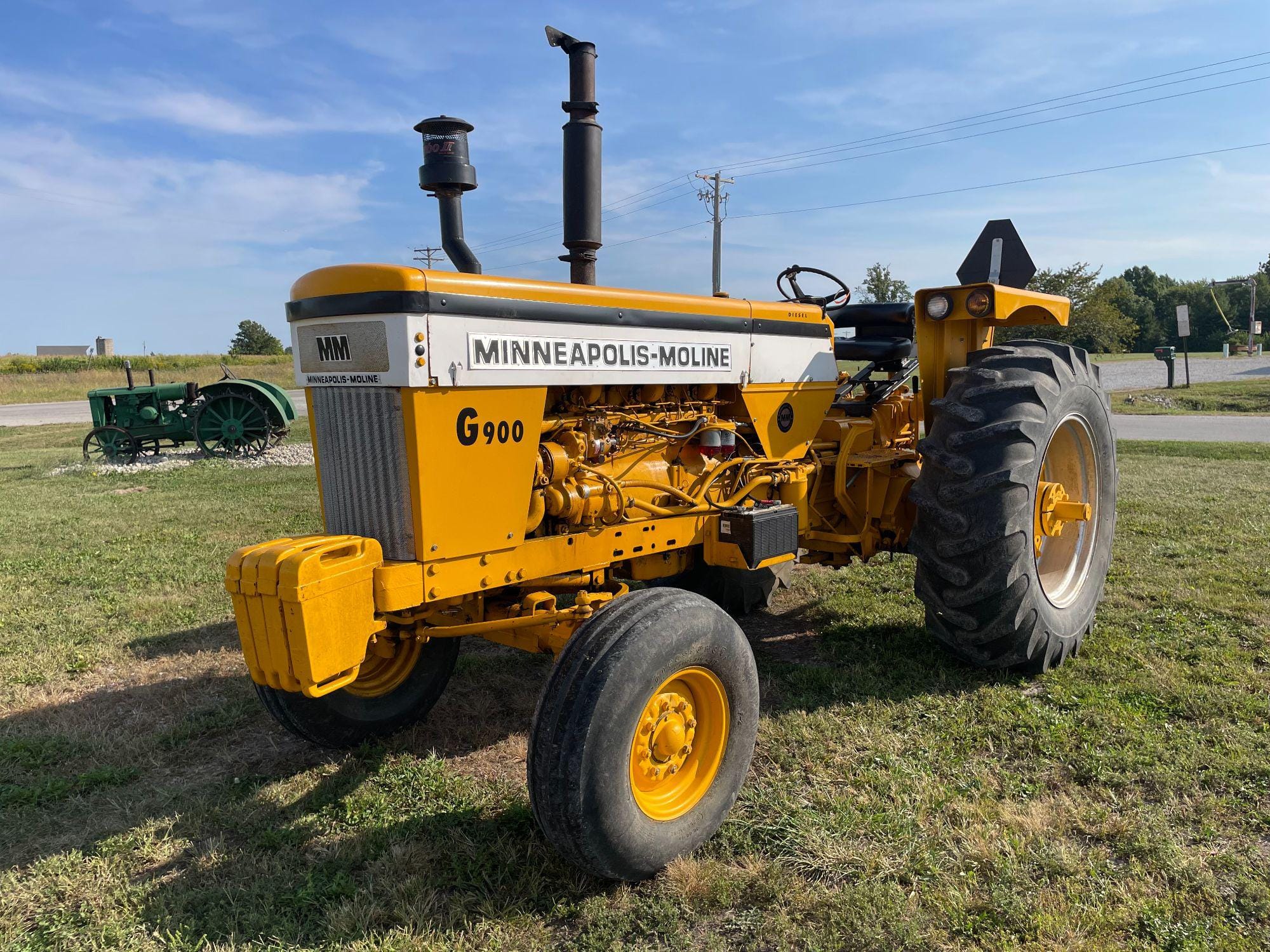 Main image Minneapolis-Moline G900