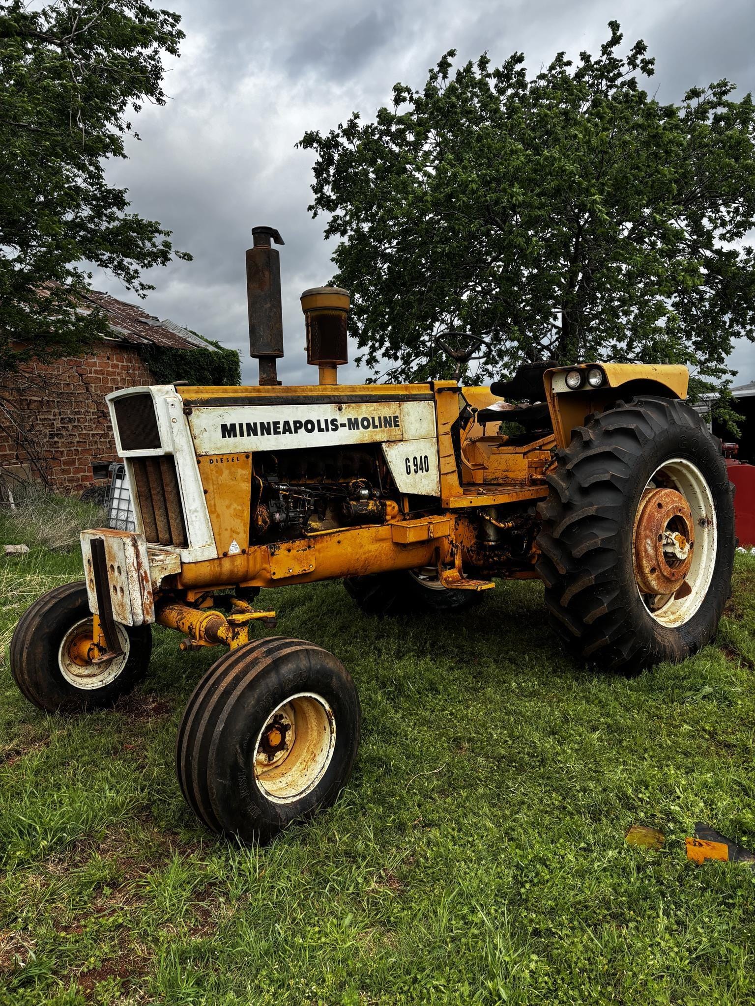 Minneapolis-Moline G940 Equipment Image0