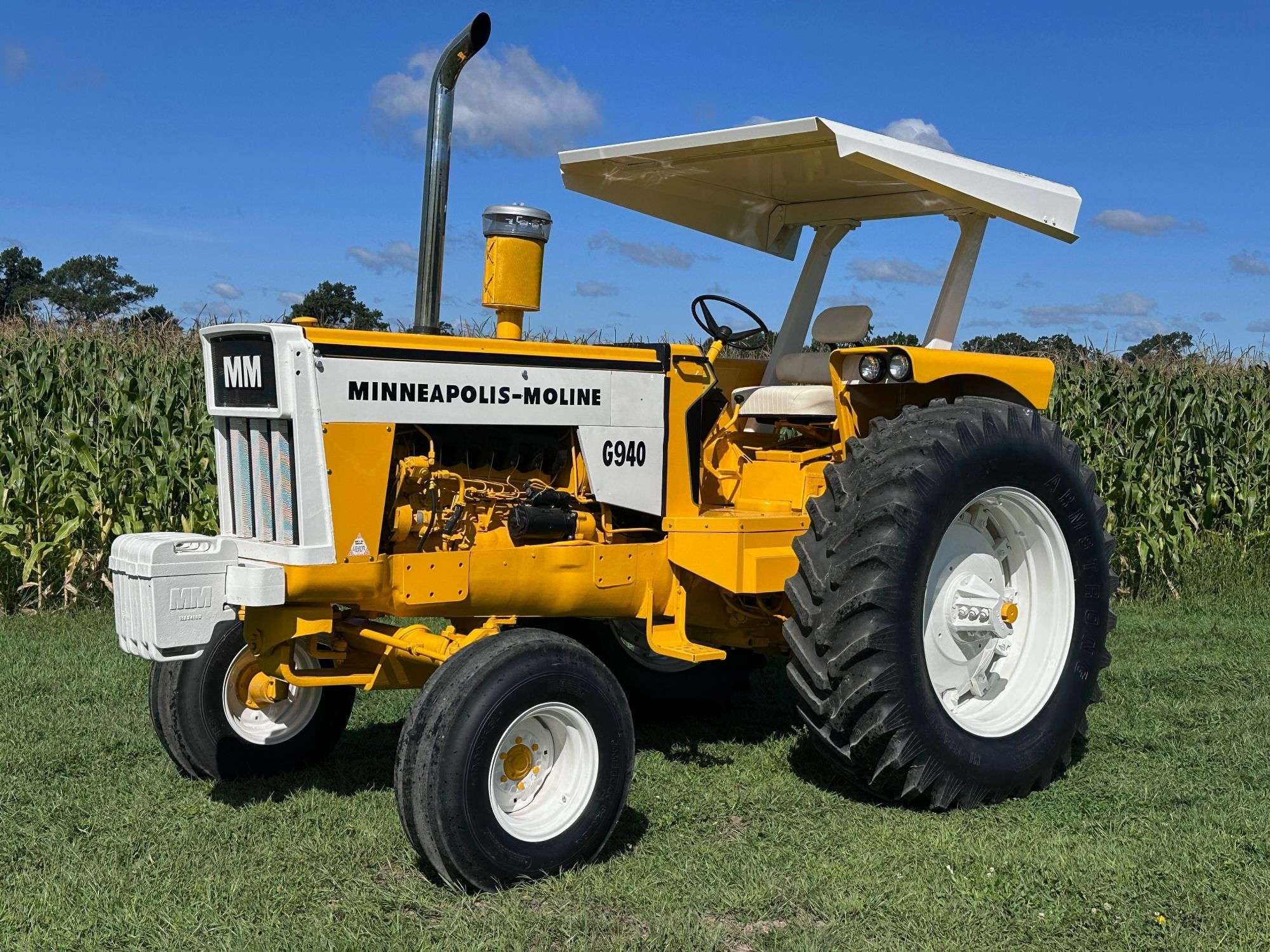 Minneapolis-Moline G940 Equipment Image0