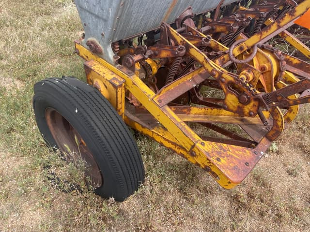 Image of Minneapolis-Moline R5-8 equipment image 4