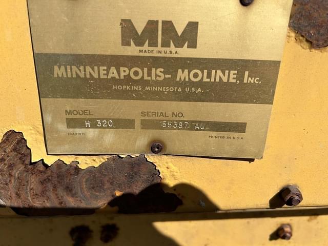 Image of Minneapolis-Moline H-320 equipment image 4