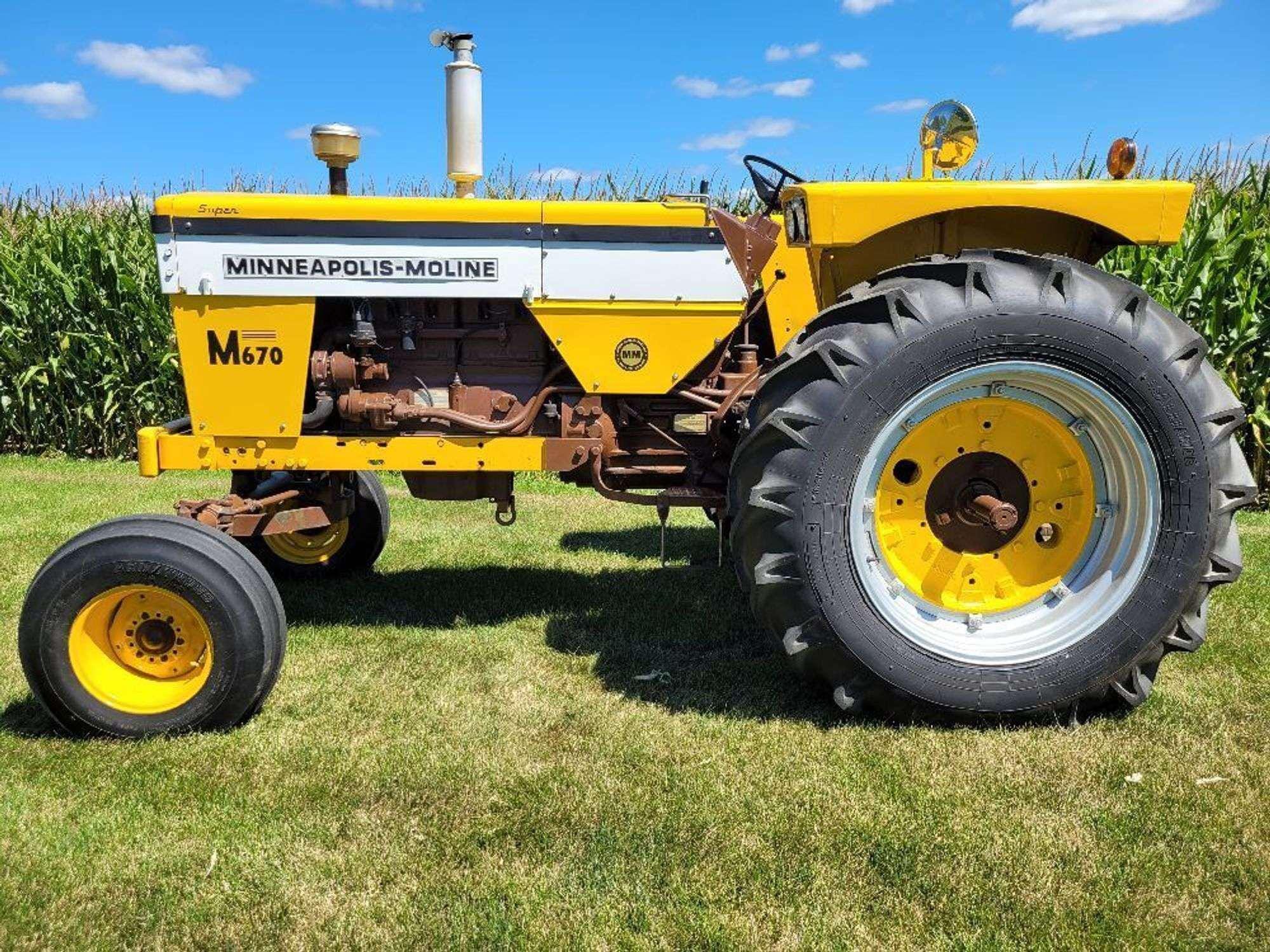 Main image Minneapolis-Moline M-670