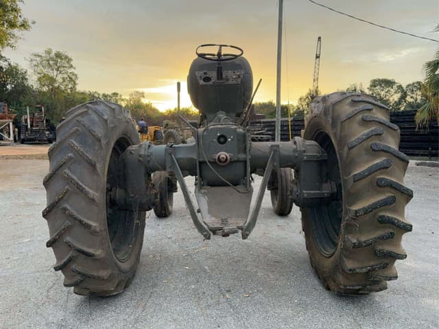 Image of Minneapolis-Moline M-5 equipment image 3