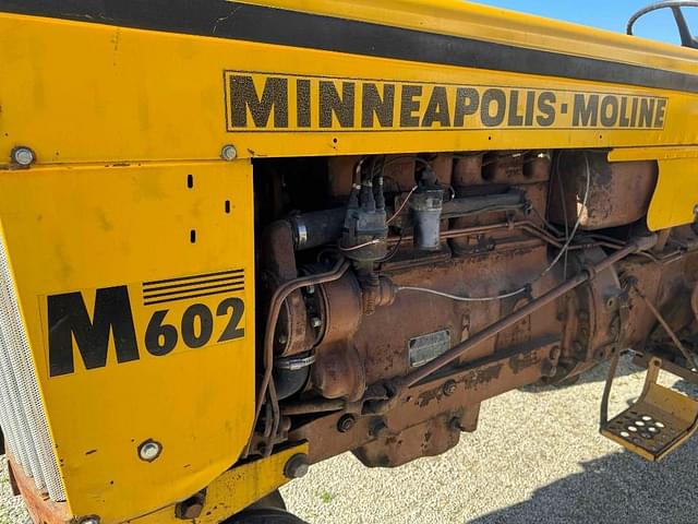 Image of Minneapolis-Moline M-602 equipment image 3