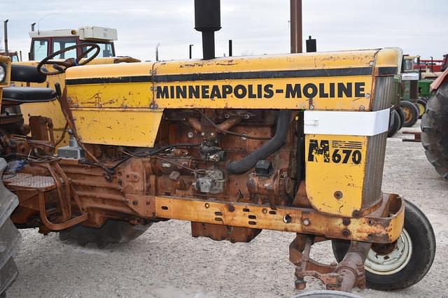 Image of Minneapolis-Moline M670 equipment image 2