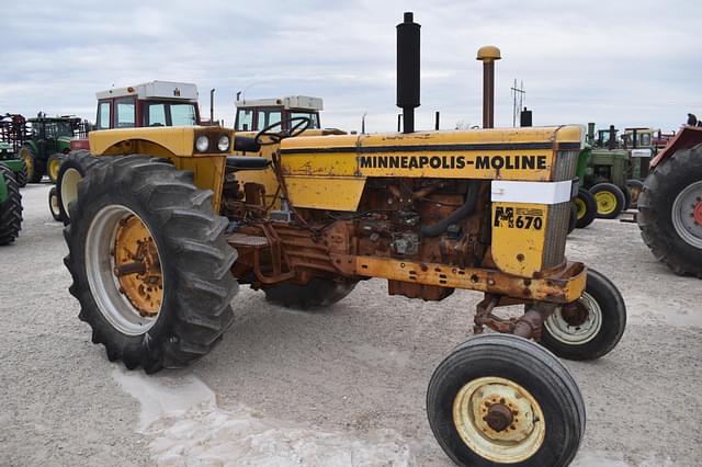 Image of Minneapolis-Moline M670 equipment image 1