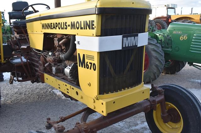 Image of Minneapolis-Moline M670 equipment image 3