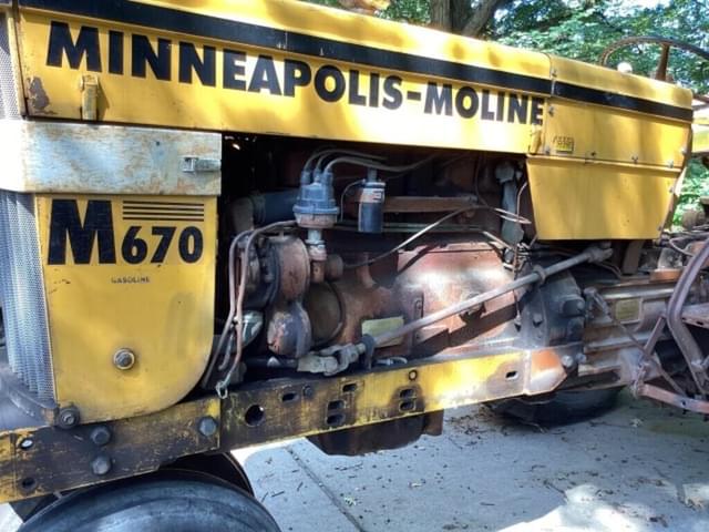 Image of Minneapolis-Moline M670 equipment image 1