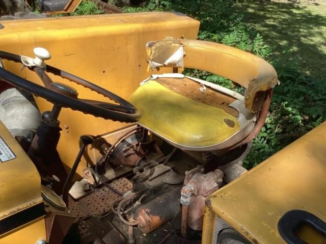Image of Minneapolis-Moline M670 equipment image 4