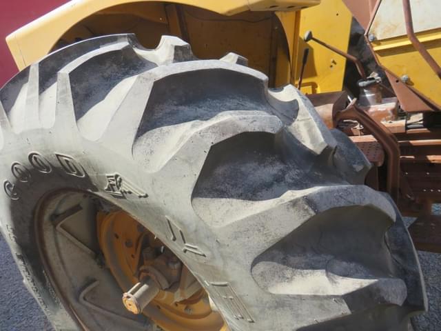 Image of Minneapolis-Moline M670 equipment image 4