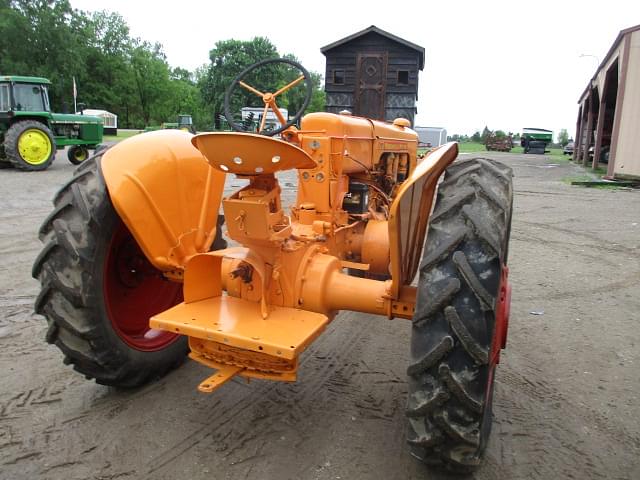Image of Minneapolis-Moline R equipment image 4