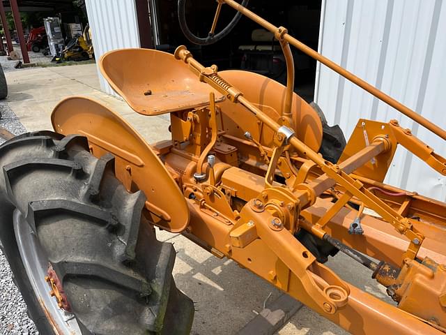 Image of Minneapolis-Moline V equipment image 2