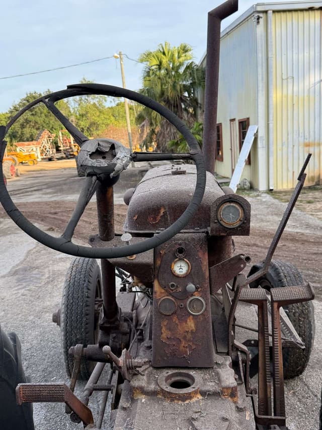 Image of Minneapolis-Moline U equipment image 4