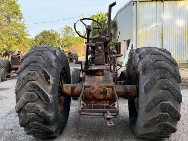 Image of Minneapolis-Moline U equipment image 3