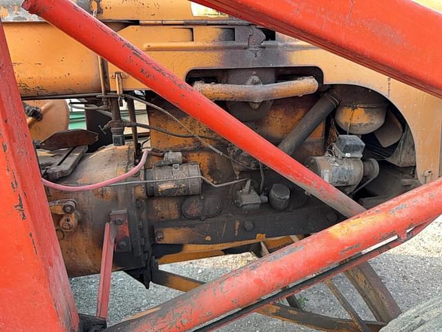 Image of Minneapolis-Moline U equipment image 4