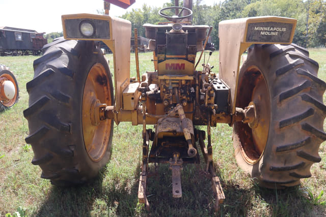Image of Minneapolis-Moline U-302 equipment image 4
