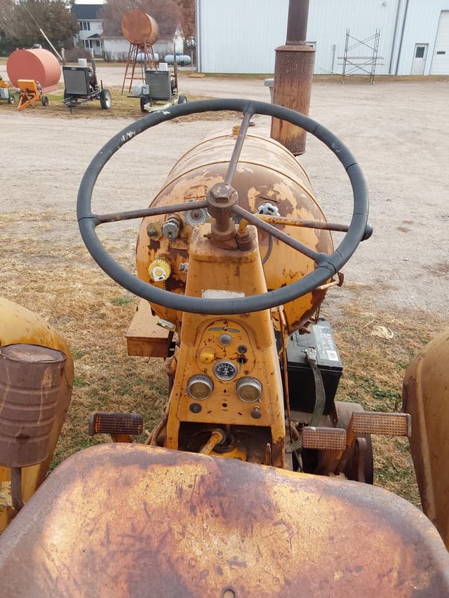 Image of Minneapolis-Moline UB equipment image 4