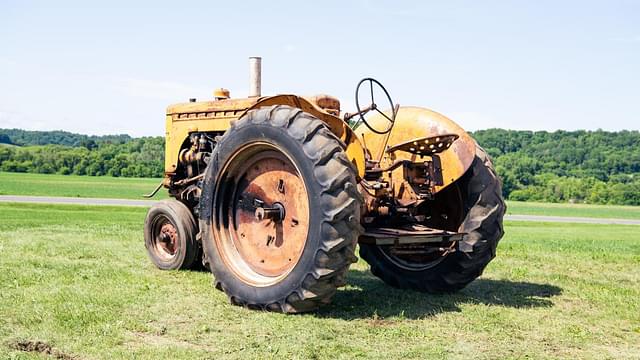 Image of Minneapolis-Moline UTU equipment image 3