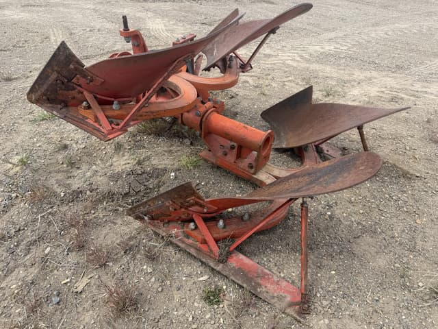 Image of Ford 102 equipment image 4