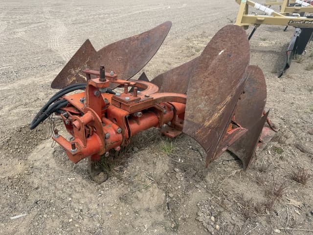 Image of Ford 102 equipment image 3