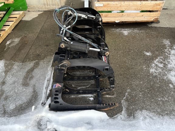 Image of Undetermined Brush Grapple equipment image 1