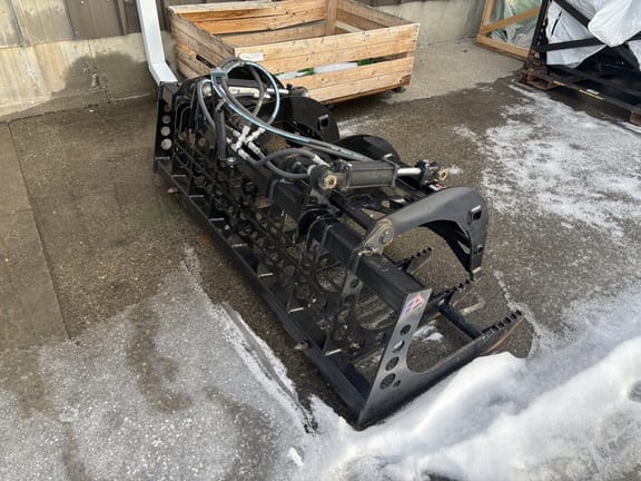 Undetermined Brush Grapple Equipment Image0