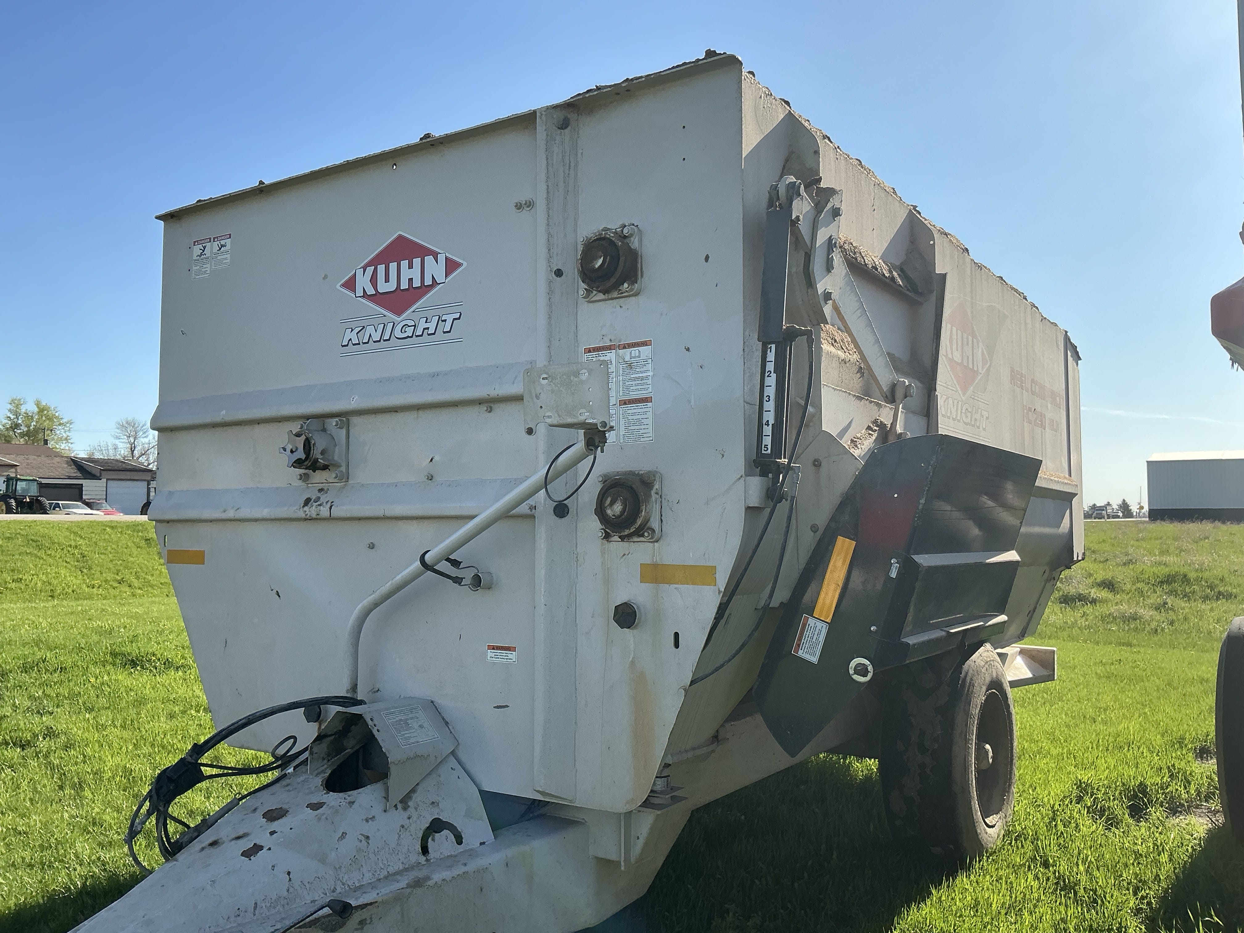 Kuhn Knight RC250 Equipment Image0