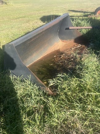 Undetermined Snow Bucket Equipment Image0